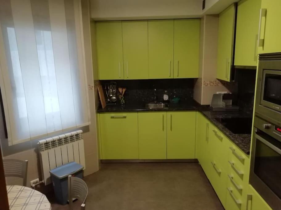 Habitacion En Piso Compartido Cerca De Playa De Samil Vigo Eksteriør billede