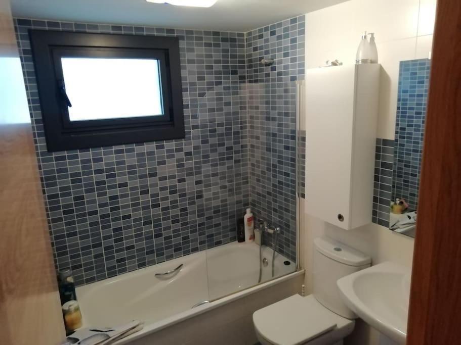 Habitacion En Piso Compartido Cerca De Playa De Samil Vigo Eksteriør billede