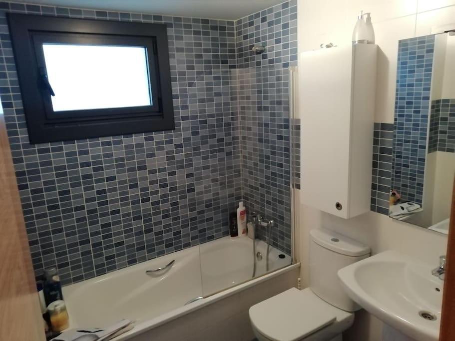 Habitacion En Piso Compartido Cerca De Playa De Samil Vigo Eksteriør billede