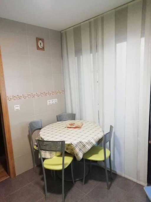 Habitacion En Piso Compartido Cerca De Playa De Samil Vigo Eksteriør billede